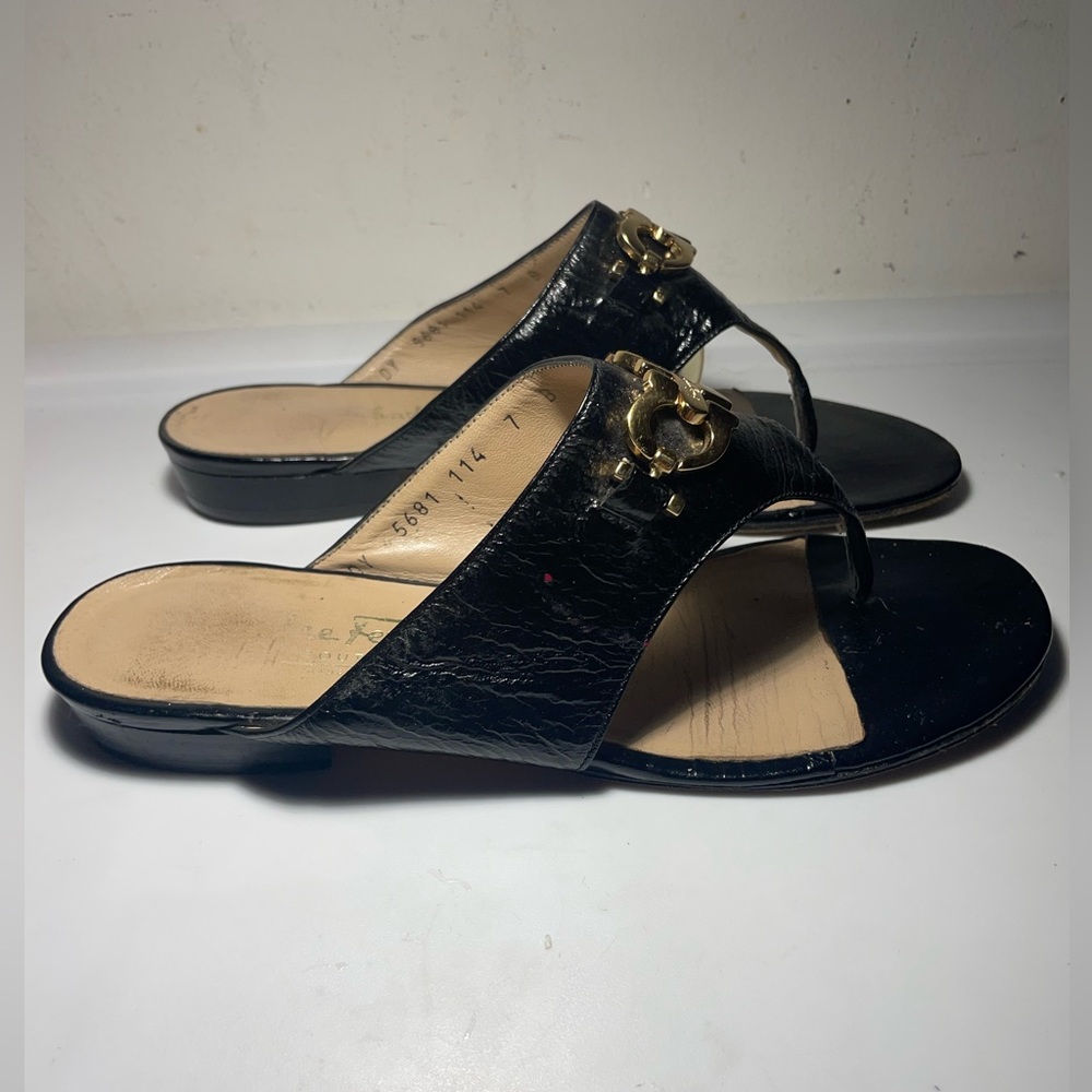 Salvatore ferragamo Filp fllops women leather black made in italy sz 7 B